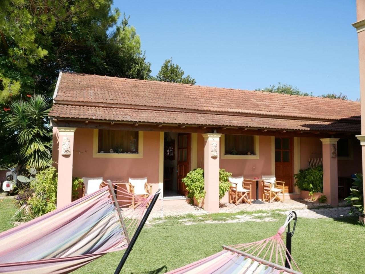 Marios Aparthotel 2*
